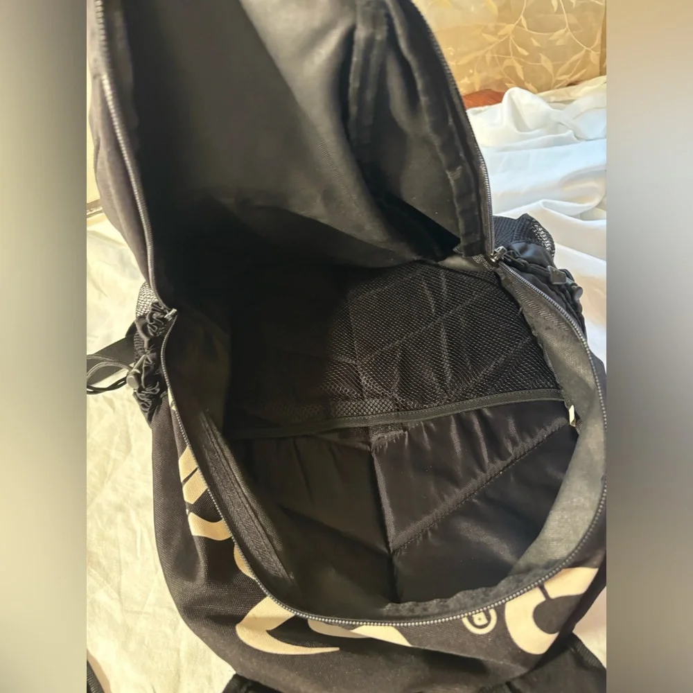 ASICS backpack - Picture 3 of 3